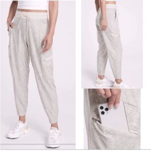 🤍Athleta Venture printed pant size 10 cream | green | grey